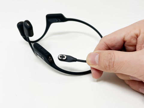 仕事にもスポーツにも役立つ最新型の骨伝導ヘッドフォン「Shokz