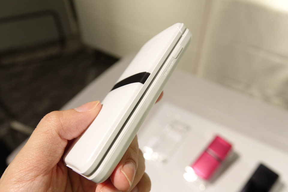 ドコモから折りたたみ型フィーチャーフォン「DIGNO ケータイ KY-42C