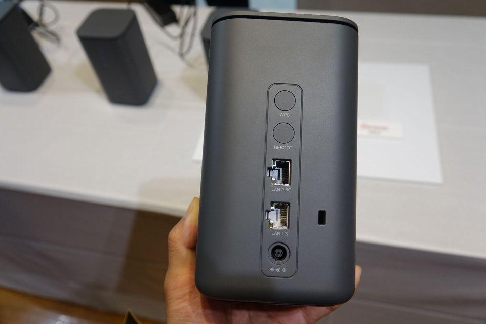 ドコモ、「home 5G」専用の新ルーター「HR02」 - ケータイ Watch