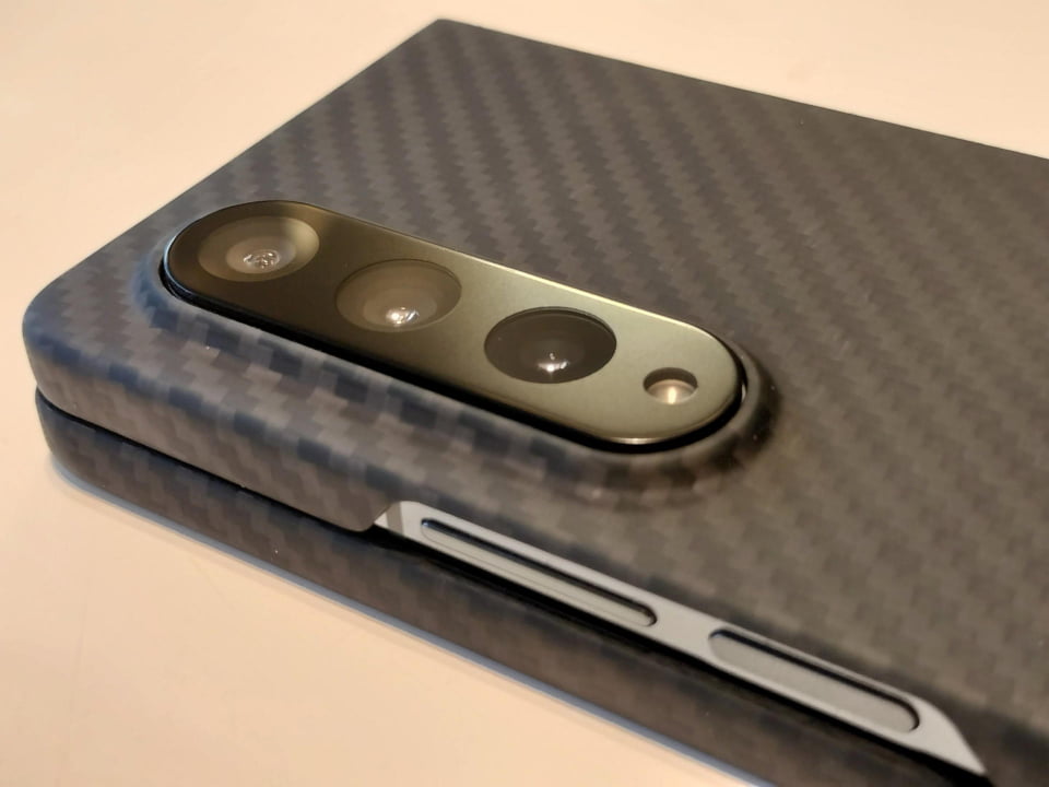 Galaxy Z Fold4のカメラレンズを保護するフィルムを買った - ケータイ