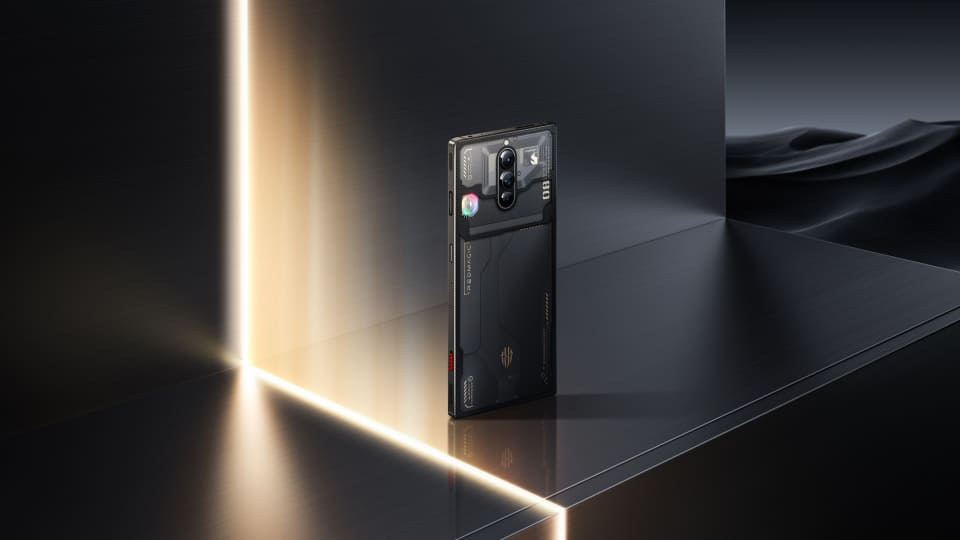 最新ゲーミングスマホ「REDMAGIC 8 Pro」、日本国内で15日発売