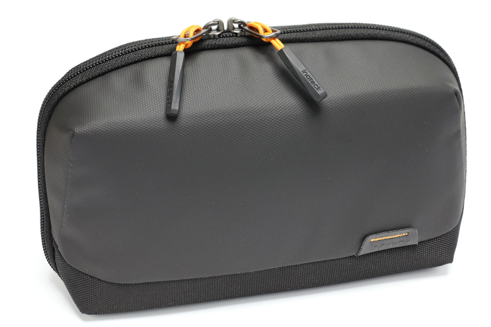 iPad miniも入る180°全開構造ガジェットポーチが便利だョ