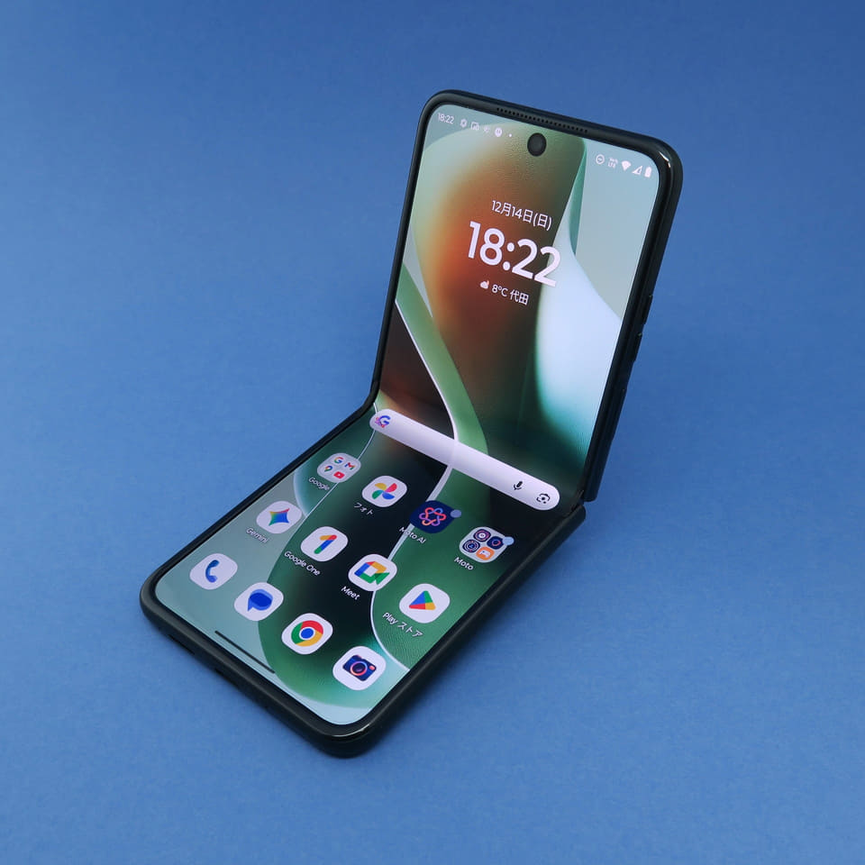 motorola razr 60 ultra」、フツーに飽きてきたユーザーに応えられるか