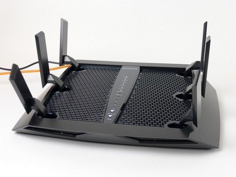 井上繁樹の最新通信機器事情】ネットギア「Nighthawk X6 R8000」 ～6本