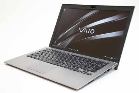 Hothotレビュー】水かけ試験にも3分耐える13.3型モバイルノート「VAIO