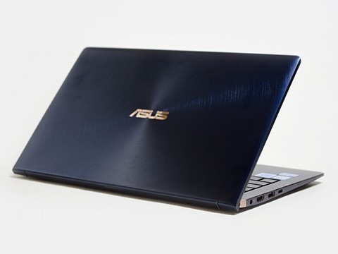 西川和久の不定期コラム】驚異の21時間駆動、13.3型モバイルノート