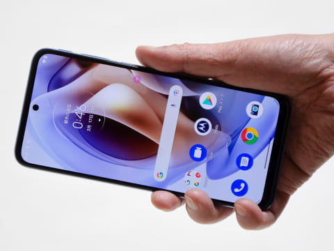 西川和久の不定期コラム】OLED搭載で2万5,800円！カメラも完成度高しの