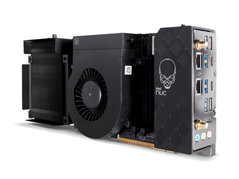 Intel、3スロット厚のビデオカードも入る第13世代Core搭載ベアボーン