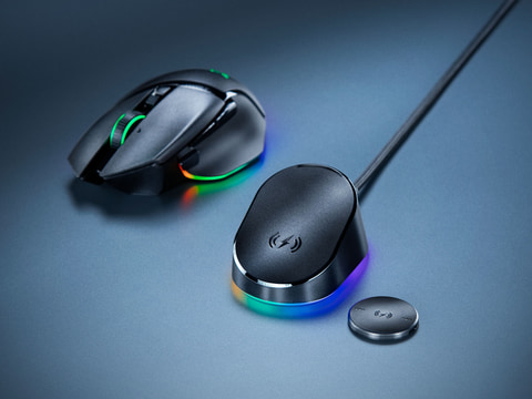 Razer、多ボタン無線ゲーミングマウス「Naga V2 Pro」と無線充電ドック