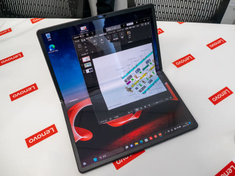 小さく運べて、大きく使える。折りたためる「ThinkPad X1 Fold」の開発