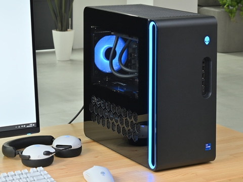 ゲーム中でも気にならない静かさに驚き。しかもコンパクト。Alienware