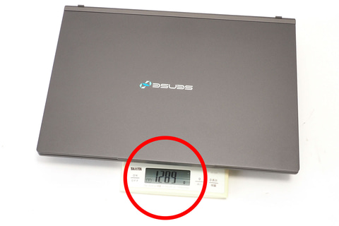 16型だけど1.28kgしかない軽量ノート。大画面モバイルしたい人に推