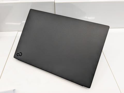 富士通、14型で遂に634gを達成した世界最軽量ノート「FMV Zero」など