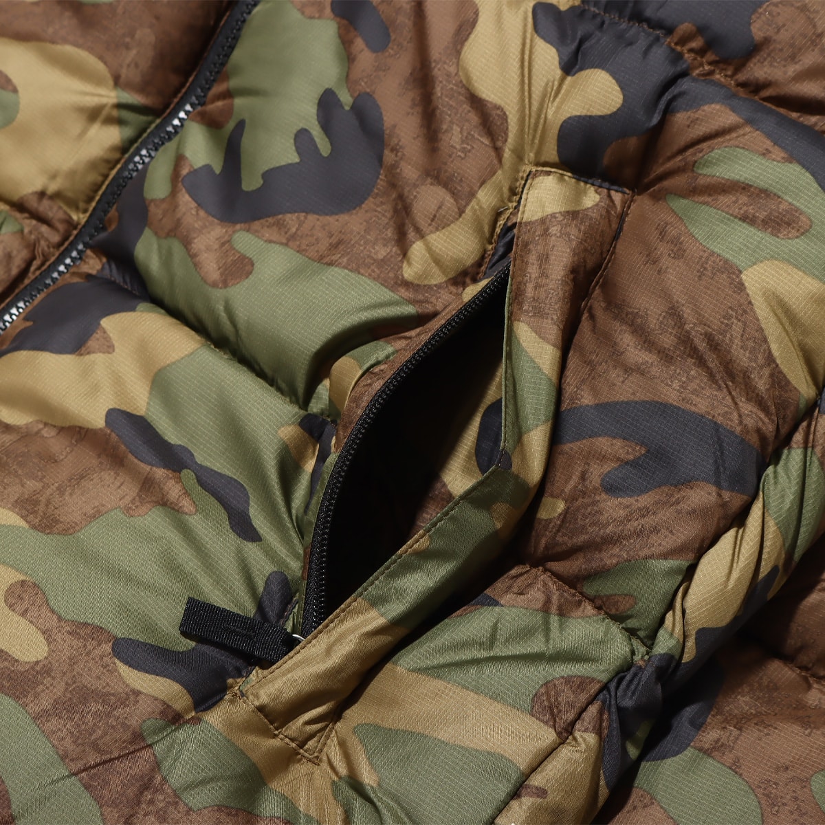 THE NORTH FACE NOVELTY NUPTSE JACKET TNFカモ 22FW-I（ザ・ノース