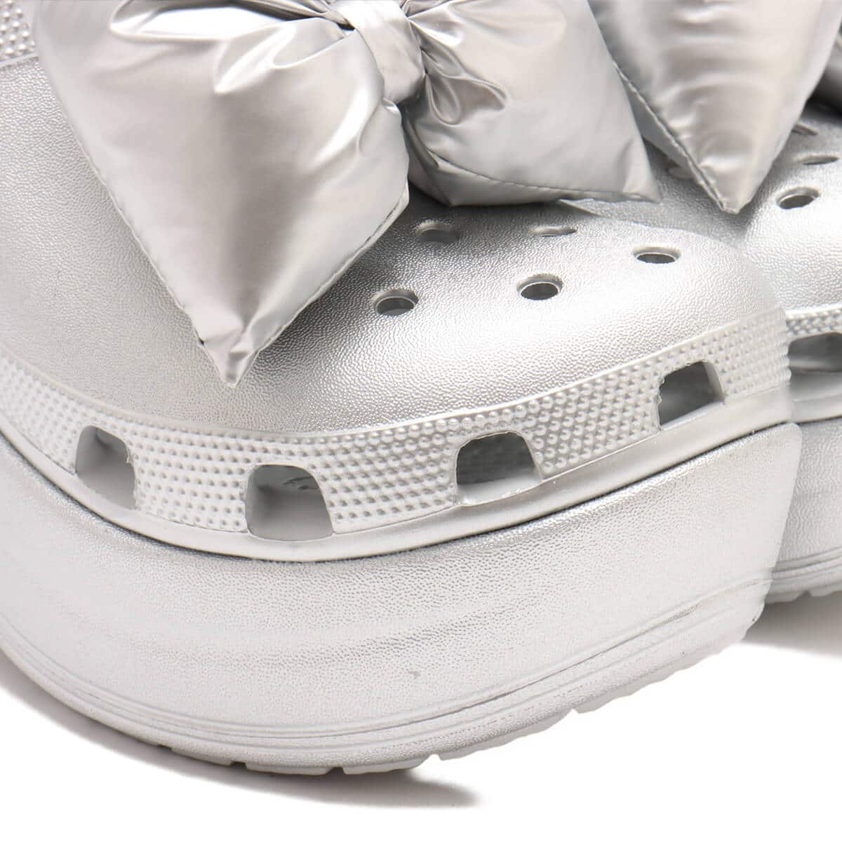 crocs Siren Metallic Bow Clog Silver Metallic （クロックス