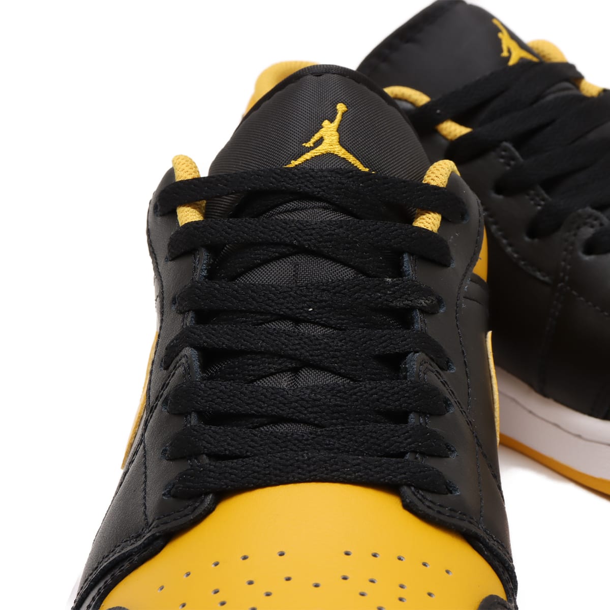 JORDAN BRAND AIR JORDAN 1 LOW BLACK/YELLOW OCHRE-WHITE（ジョーダン