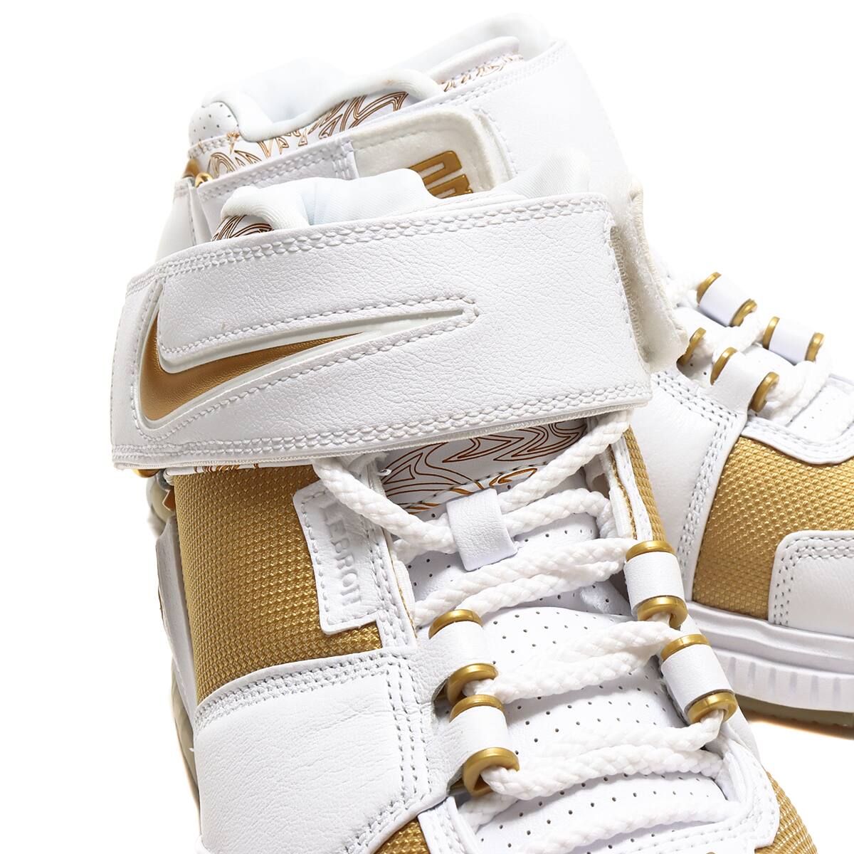 NIKE ZOOM LEBRON II WHITE/METALLIC GOLD-VARSITY CRIMSON 22FA-S