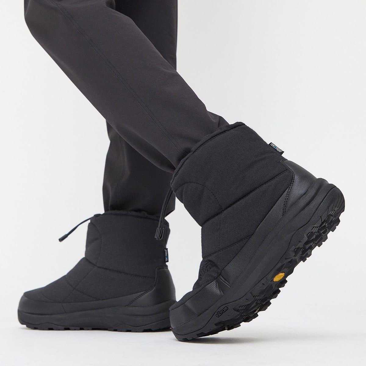 THE NORTH FACE NUPTSE BOOTIE WP VII SHORT ファイヤーブラック×TNF