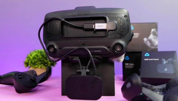 HTCの「VIVEフェイシャルトラッカー」、他VRヘッドセットでも“非公式に