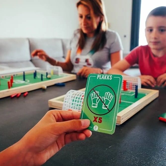 MINI PLAKKS ミニプラックス テーブルサッカーゲーム、木製フィンガー