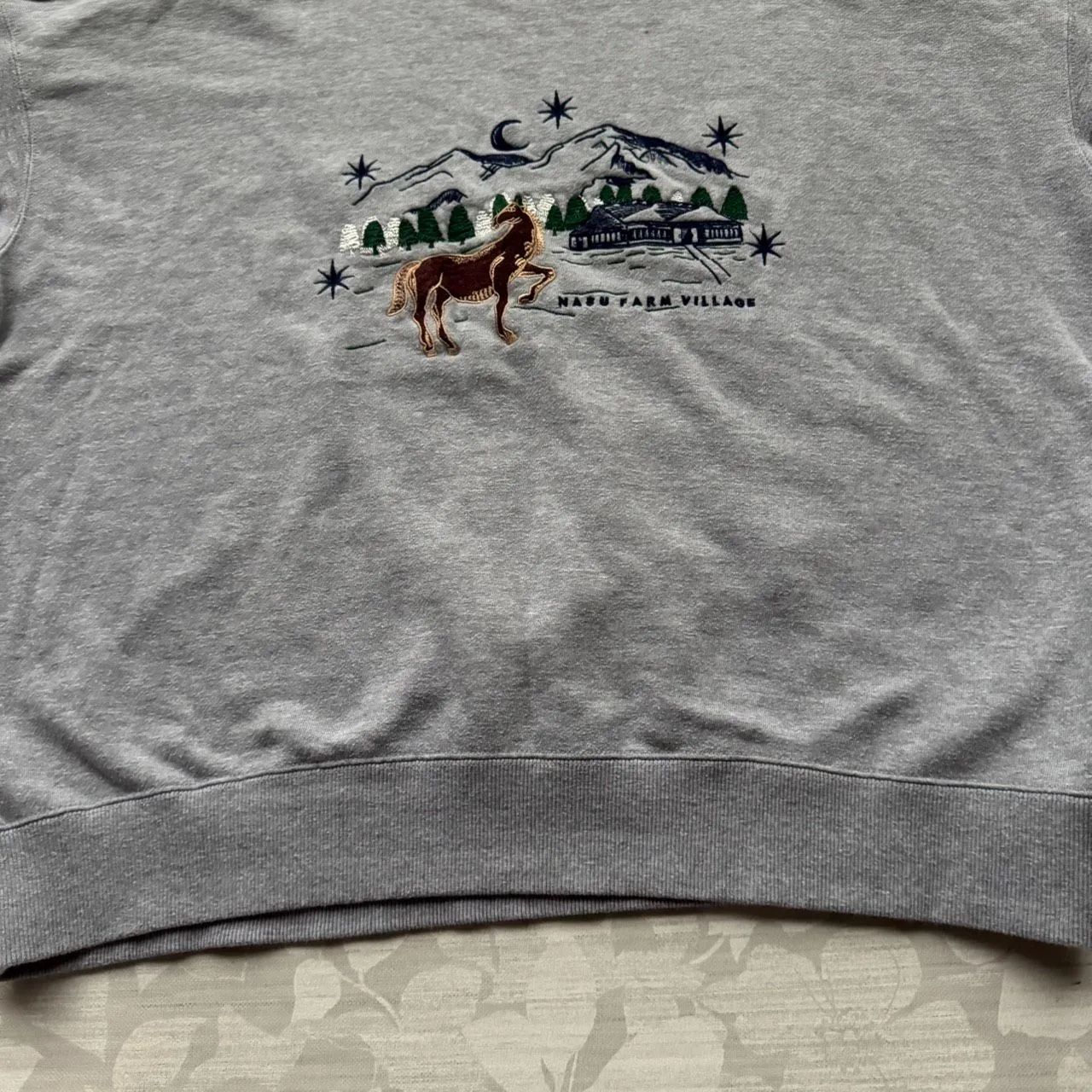 NASU FARM VILLAGE 那須ファームヴィレッジ 刺繍スウェット オーバー