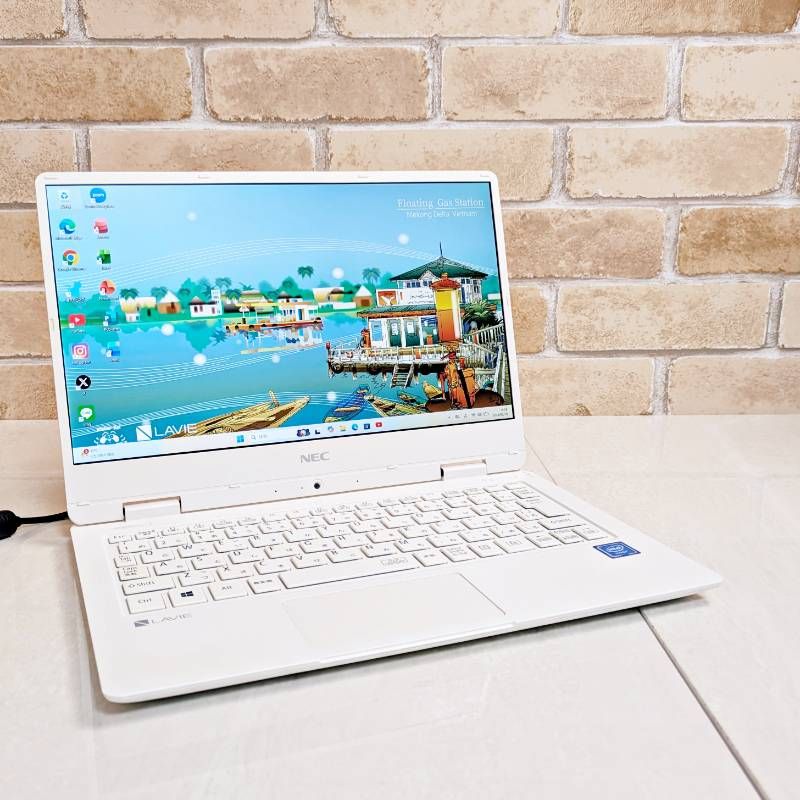 美品、軽量！オフィス付き☆SSD爆速/フルHD/コンパクト☆初心者OK