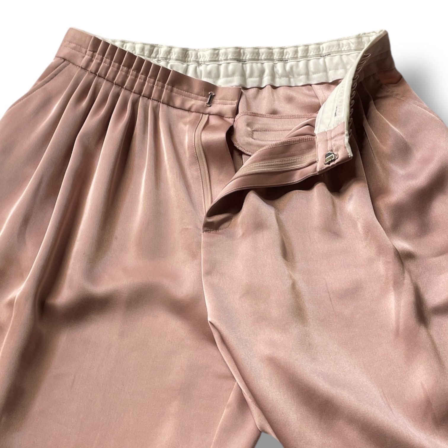 MACHATT マチャット サテンタックパンツ ワイドパンツ サテン 光沢