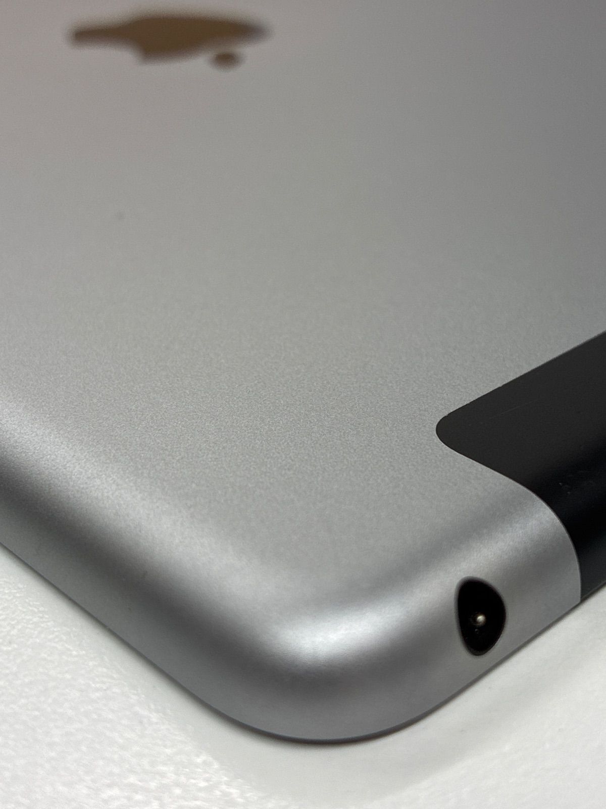 iPad 第6世代 32GB Cellular SIMフリー A1954 スペースグレイ 9.7