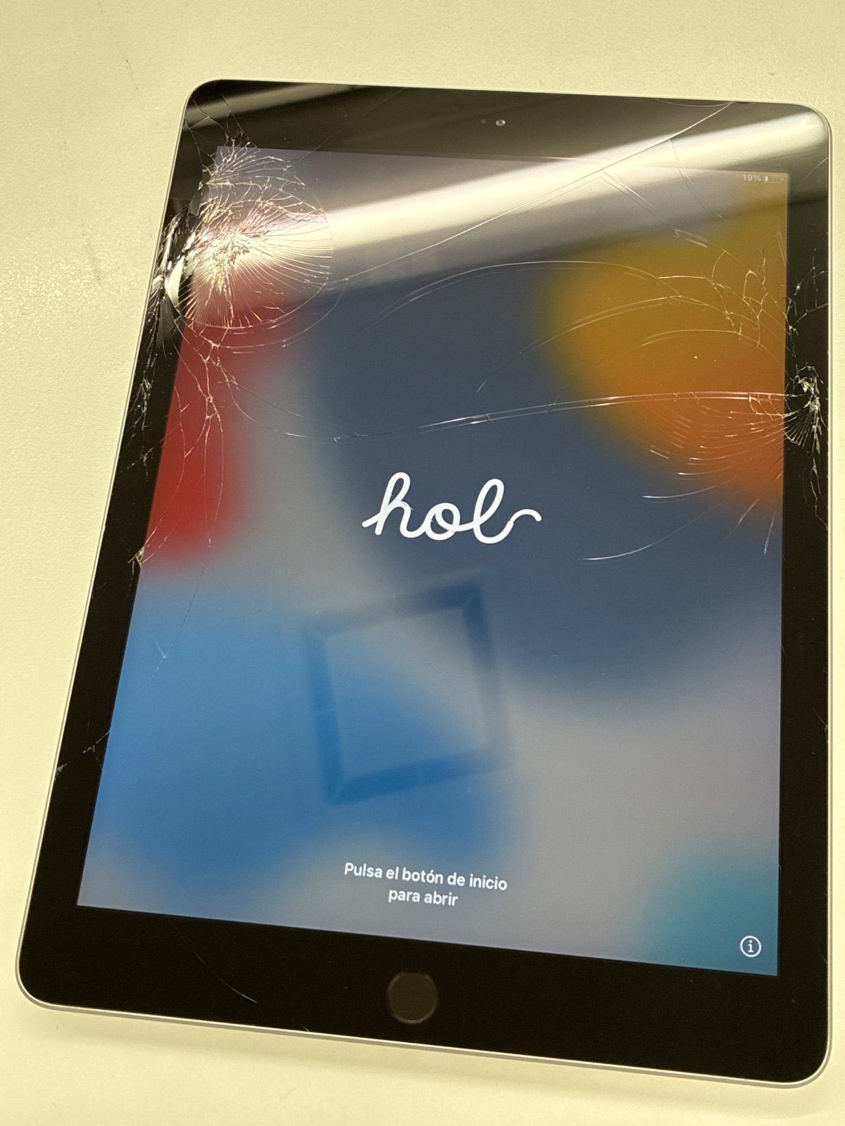iPad 第6世代 32GB Wi-Fiモデル A1893 スペースグレイ 9.7インチ 画面