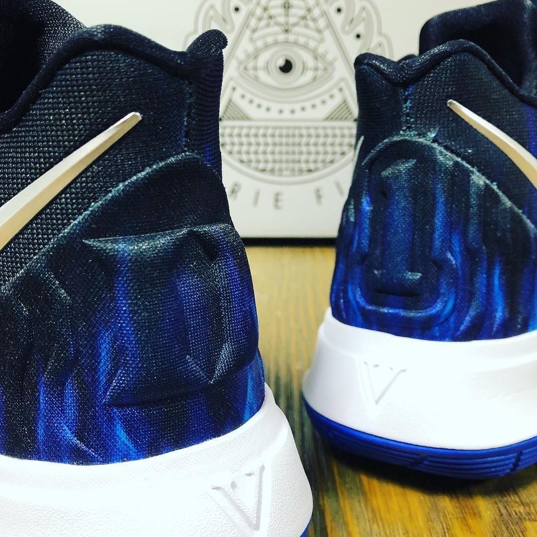 NIKE KYRIE 5 'DUKE PE' ナイキ カイリー 5 デューク 大学 【MEN'S