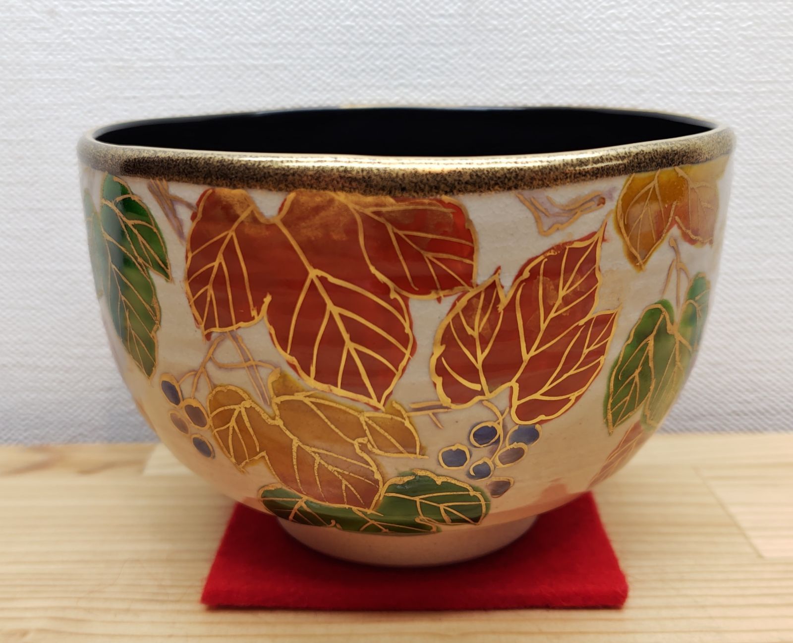 逢絢亭・新品】茶道具 茶碗 京焼 乾山 赤蔦の絵 内黒塗 壱休窯 共