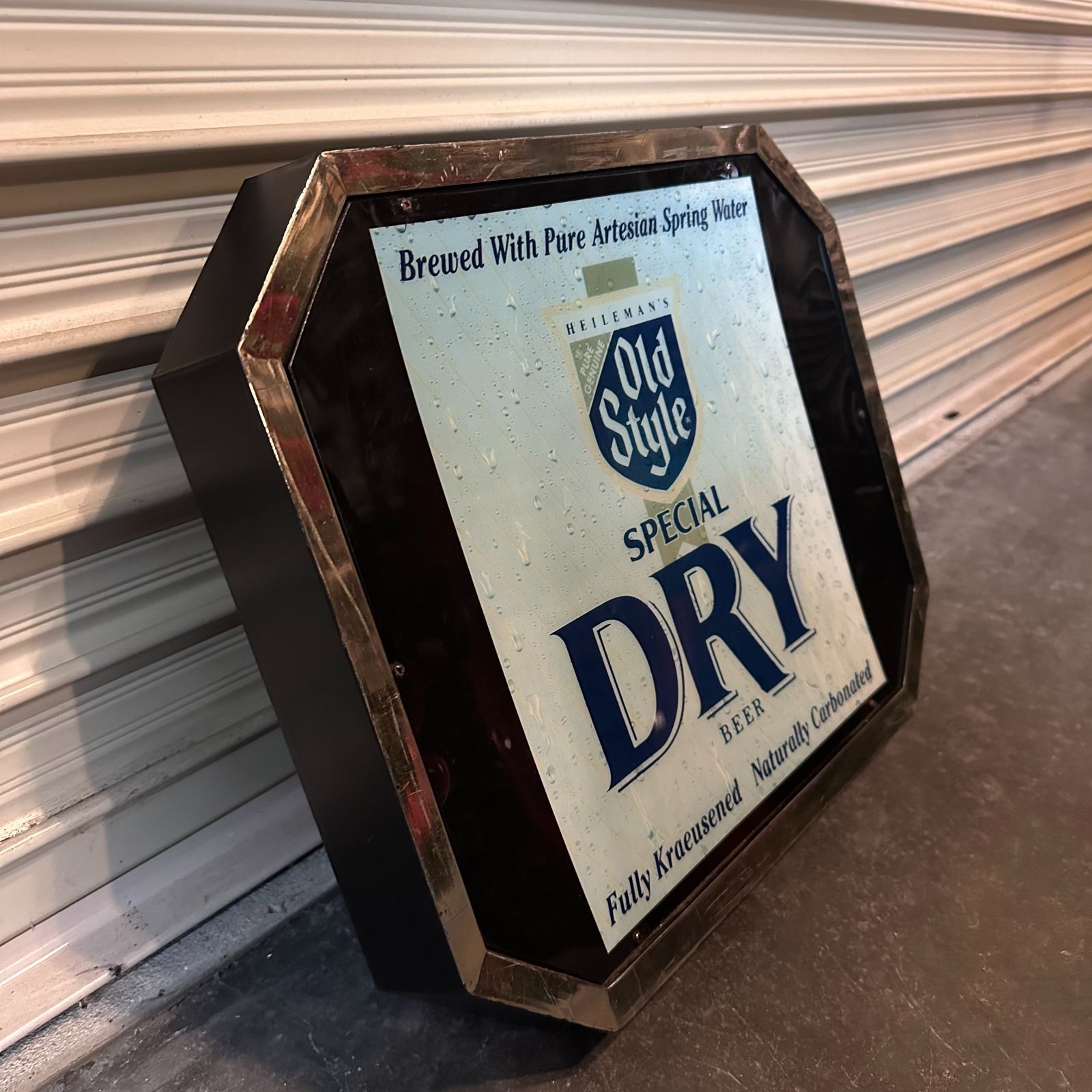 Old Style Special Dry Beer（オールドスタイル）の電飾看板（ライト