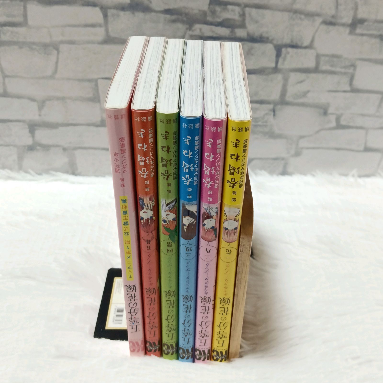 人気コミック】五等分の花嫁 キャラクターブック + TVアニメ公式設定