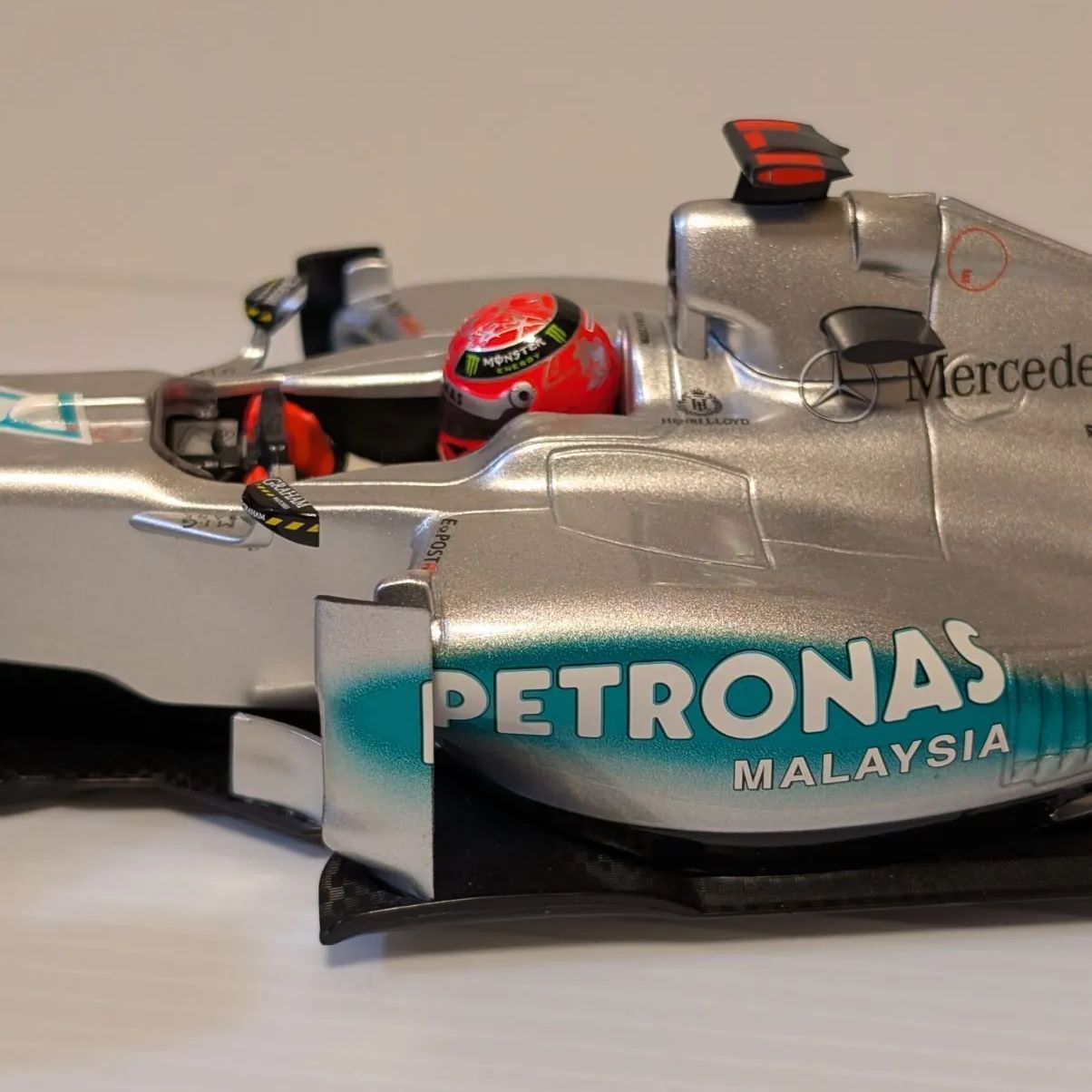1/18 ミニチャンプス メルセデスGP W02 ミハエル・シューマッハ - メルカリ