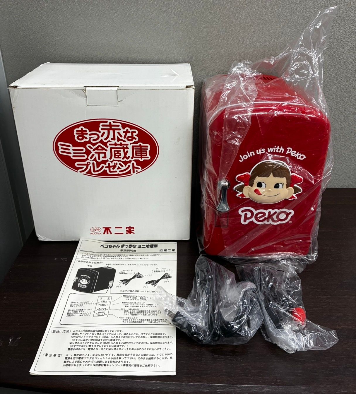ペコちゃんまっ赤なミニ冷蔵庫 希少激レア）ペコちゃん まっ赤なミニ