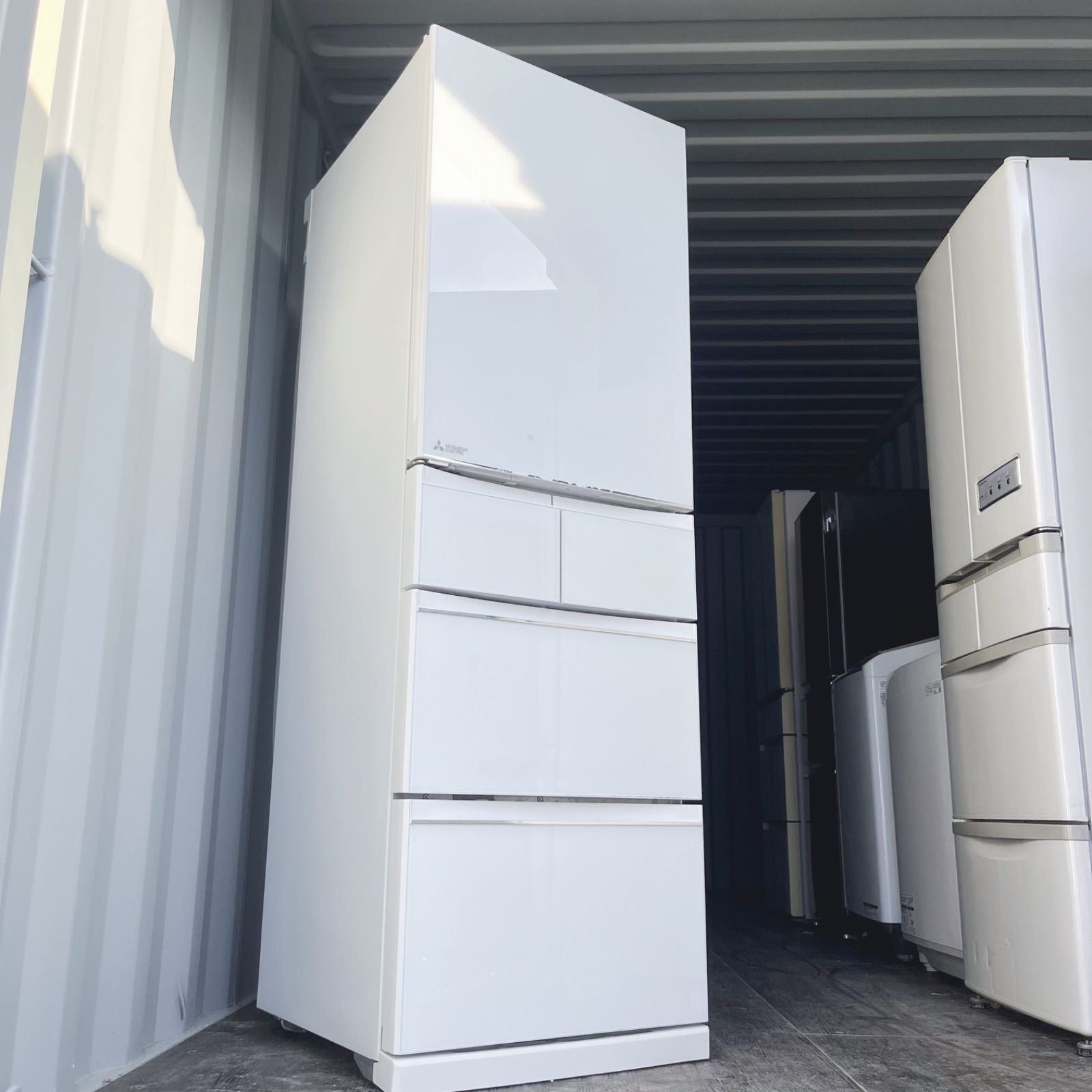 39取付無料！三菱ワイドチルドルーム搭載おしゃれホワイトインテリア5