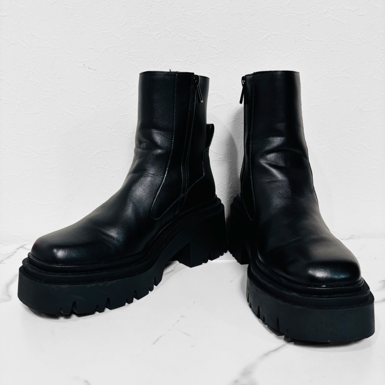 完売品 ZARA ザラ 厚底 ブーツ サイドジップ ショートブーツ