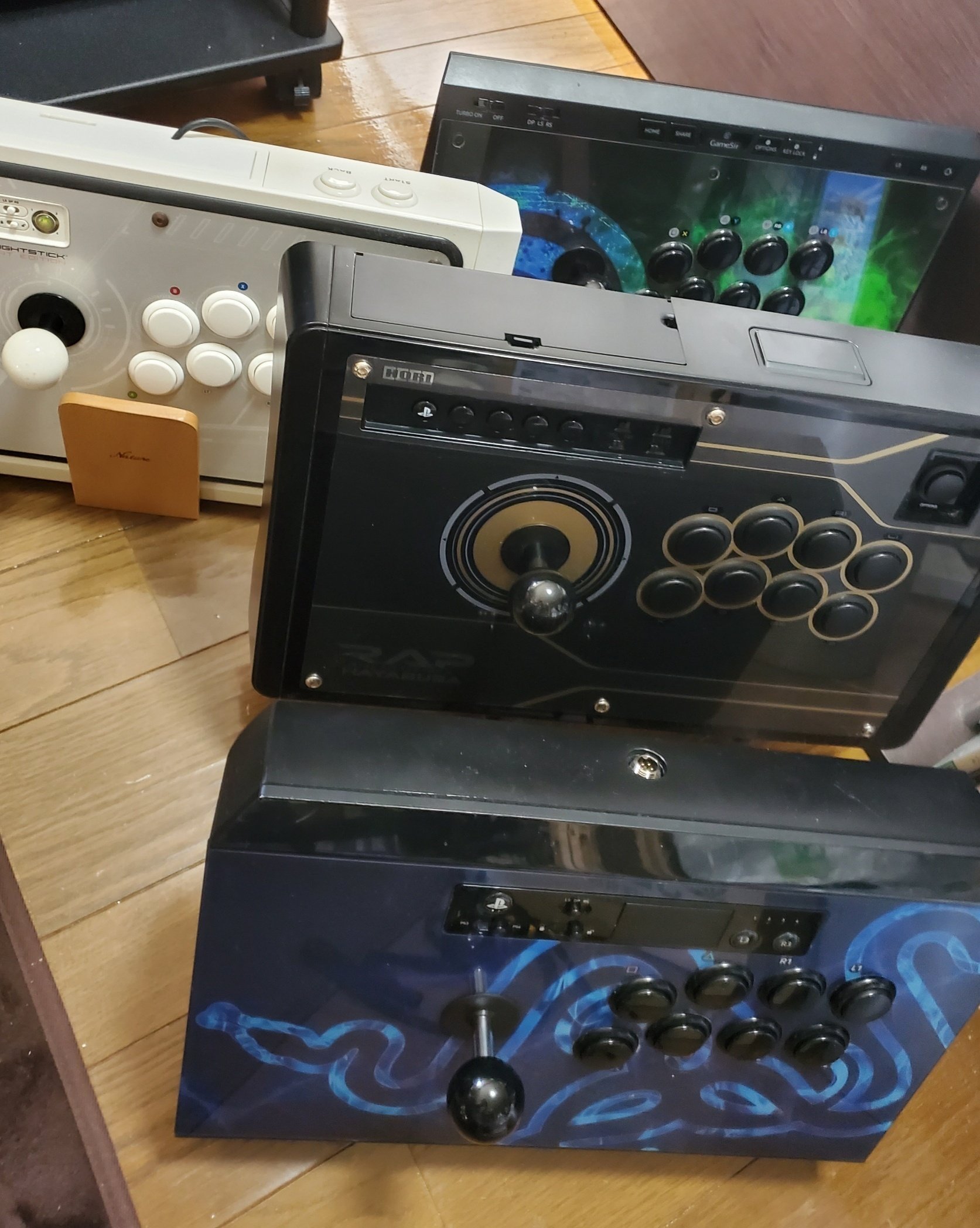 Razer Panthera（旧型）に自立を促す会｜ぱよ