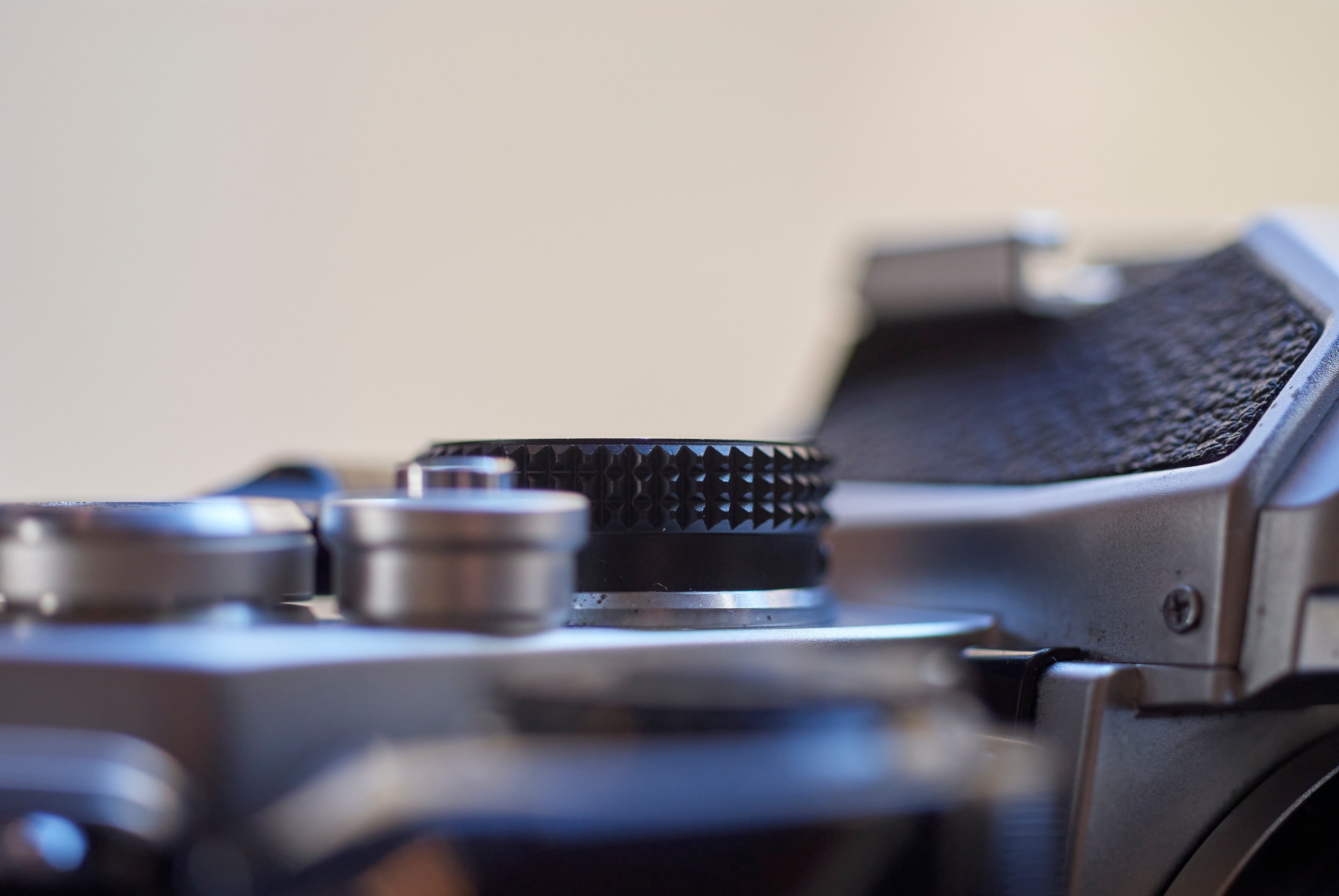 Nikon FM Nikon MD-12 機械式の魅力と醍醐味｜Sven.