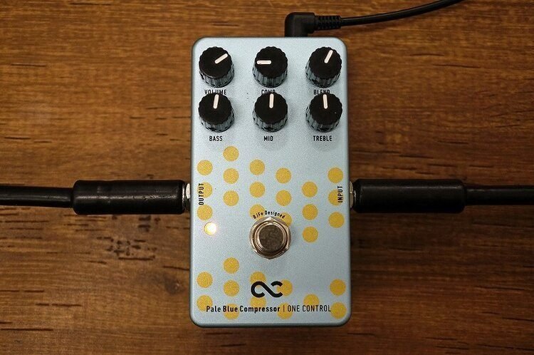 大人気のコンプレッサー、One Control Pale Blue compressorを坂本夏樹