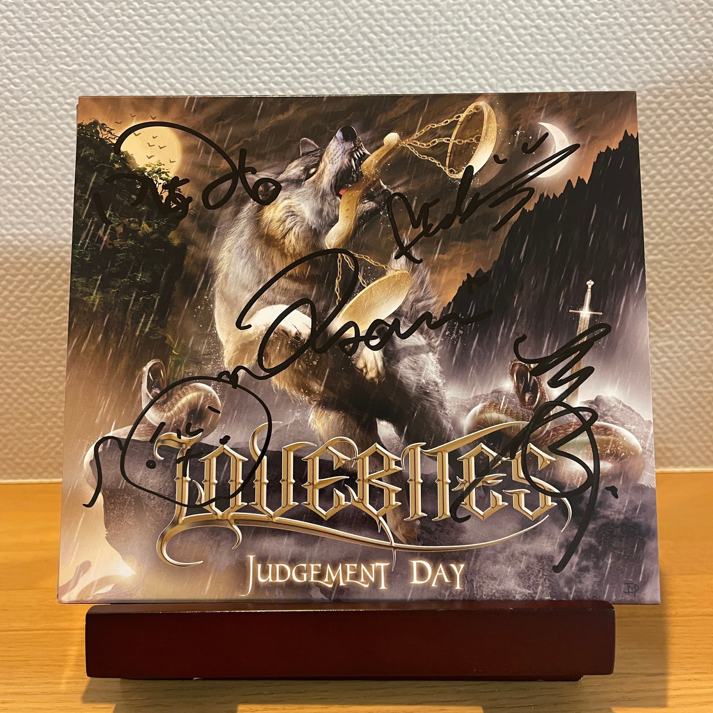 LOVEBITESの4thアルバム「JUDGEMENT DAY」－史上最速の爆速チューンを