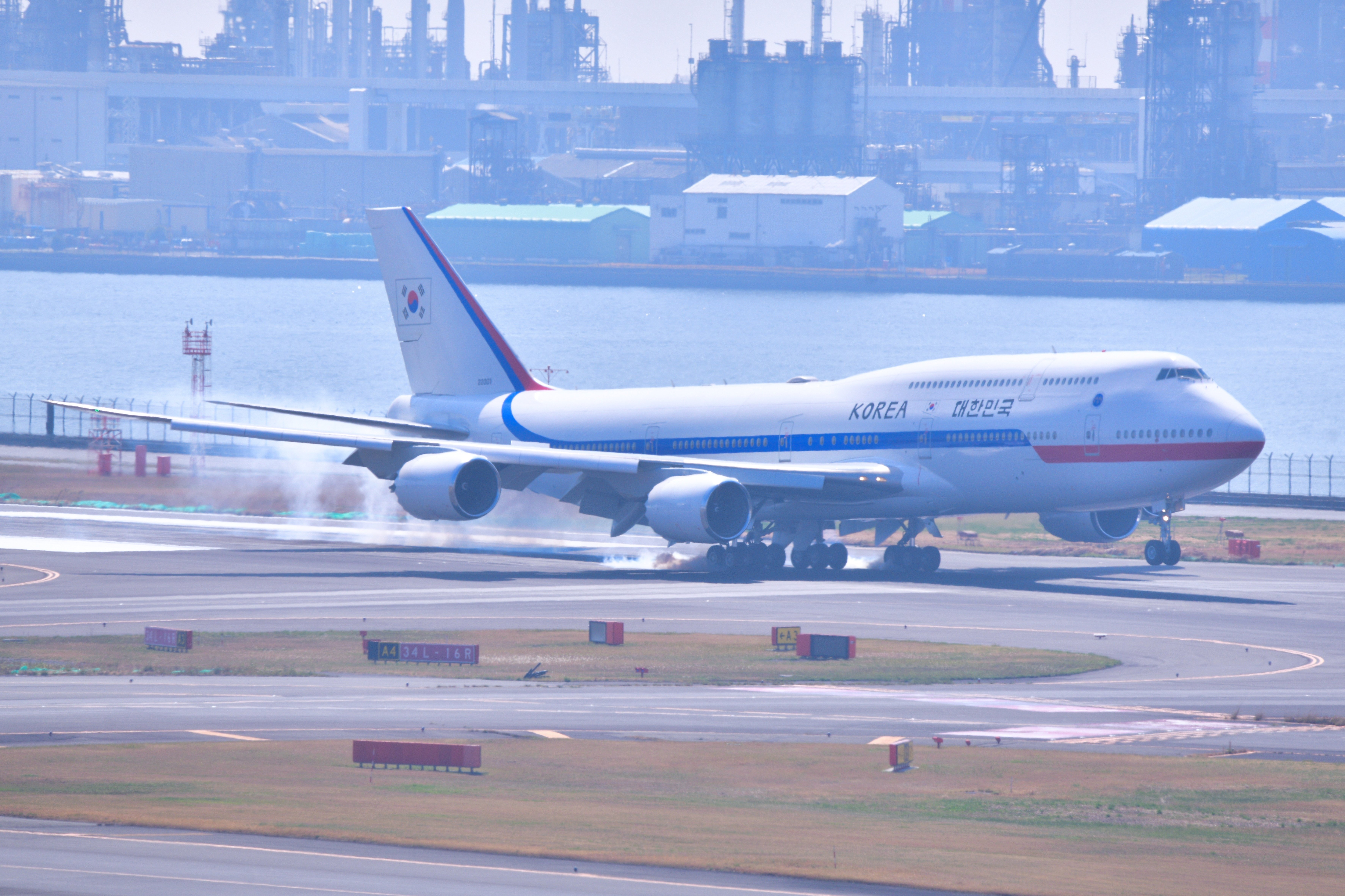 韓国大統領専用機ボーイング747-8、羽田空港初飛来｜ユキカゼ（深水千翔）