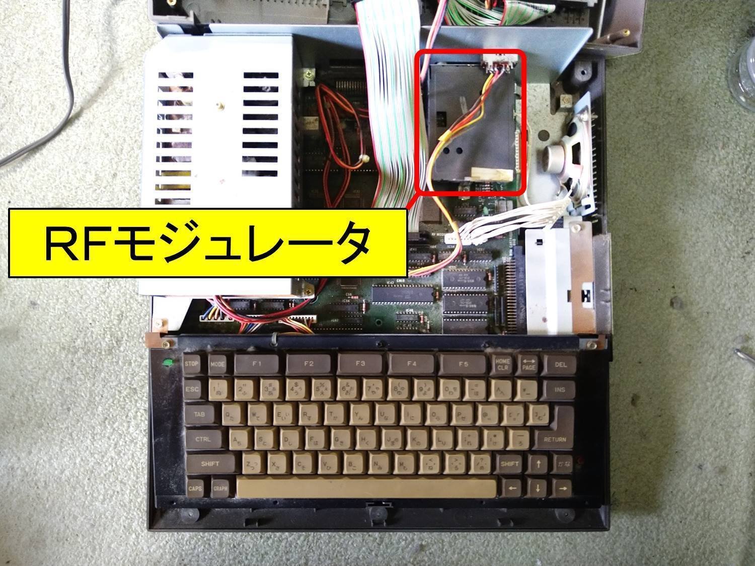 古のパソコン、PC-6601（1983年、NEC）の画面が赤みがかる症状を直した