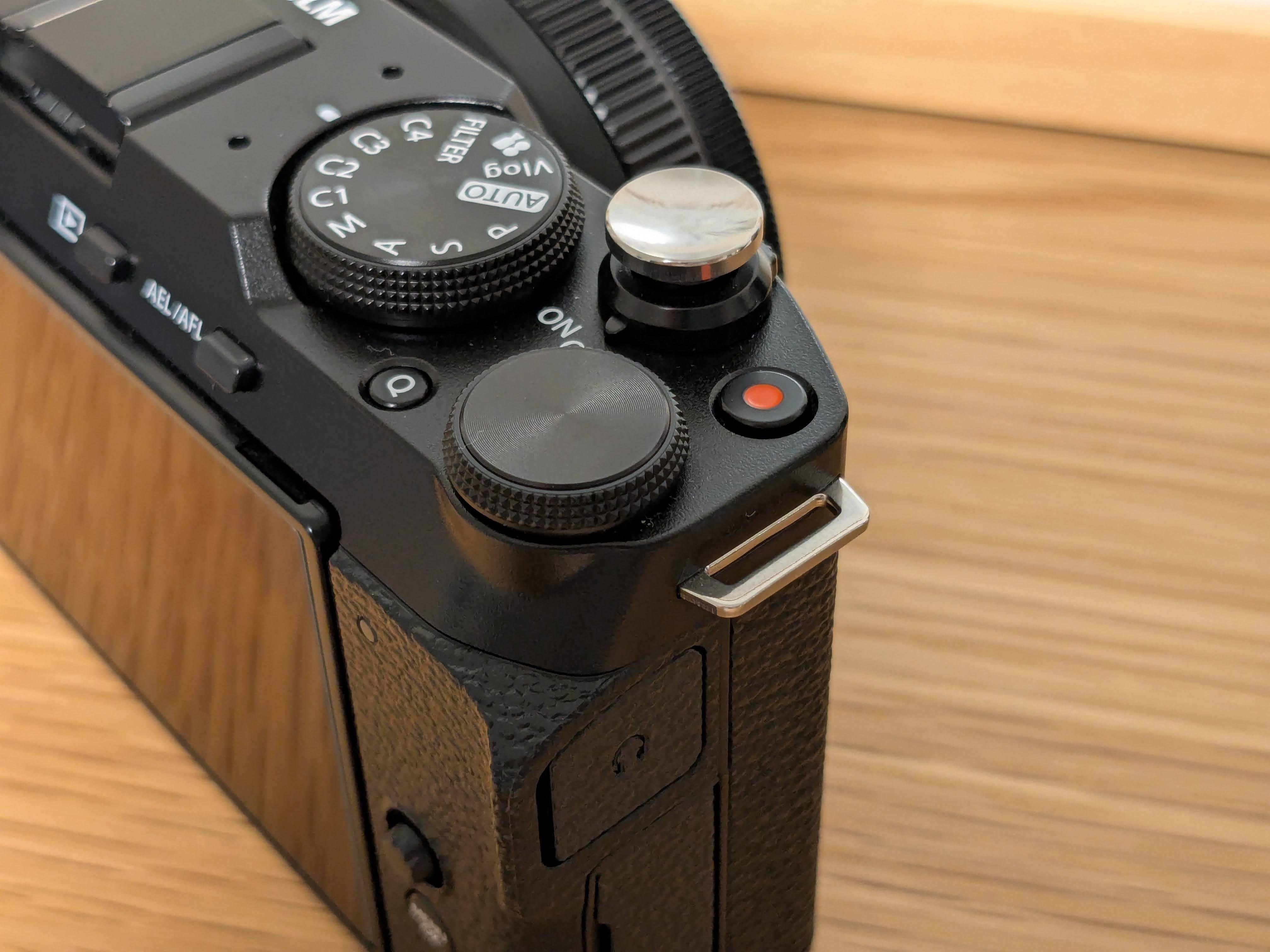 X-M4に丸カンストラップを着けたい｜やまぐちゆうき