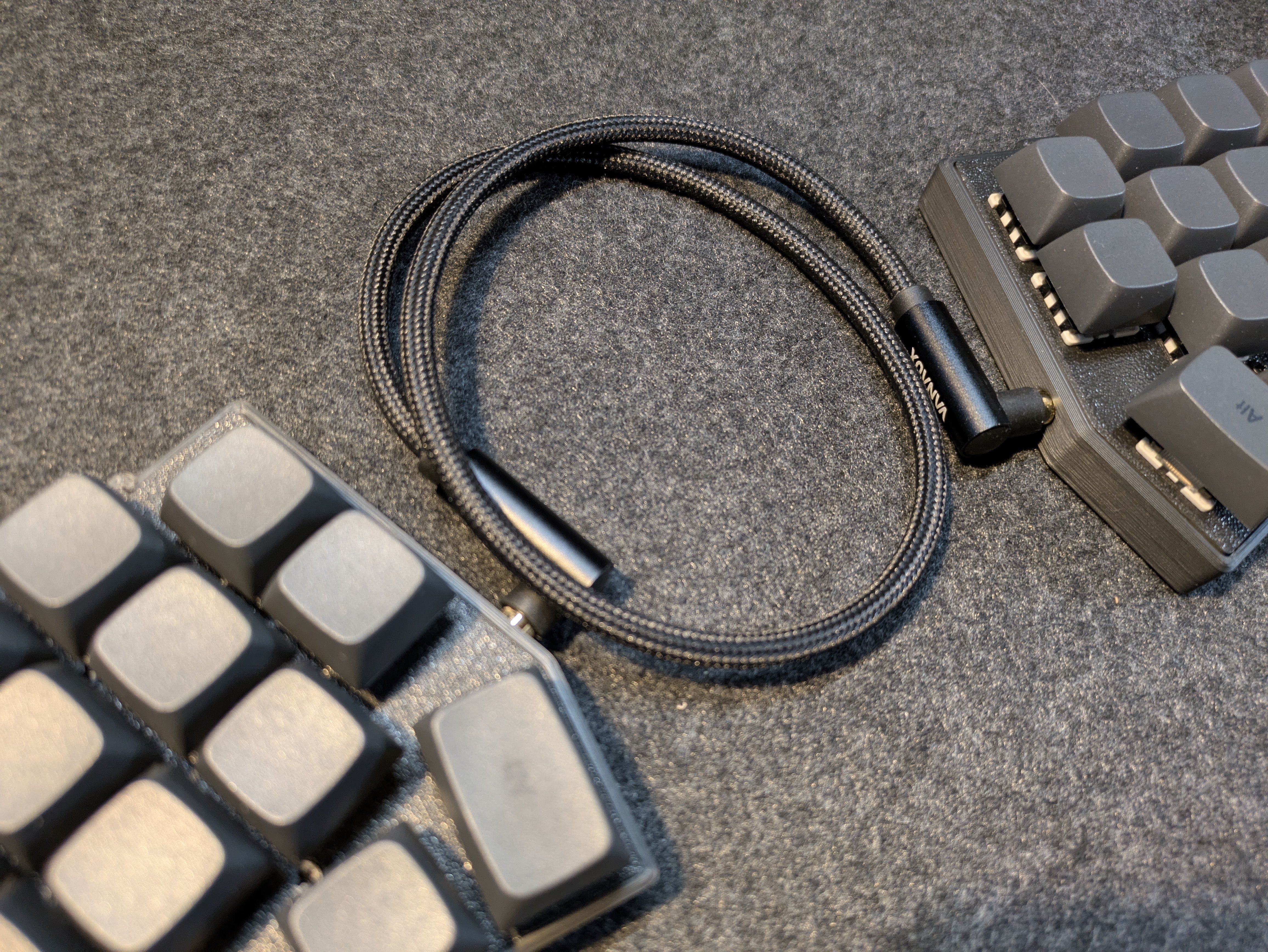 キーボード沼】Corne V4 Cherry │ 妄想計画 #02｜EmuLog＠在宅ワーク