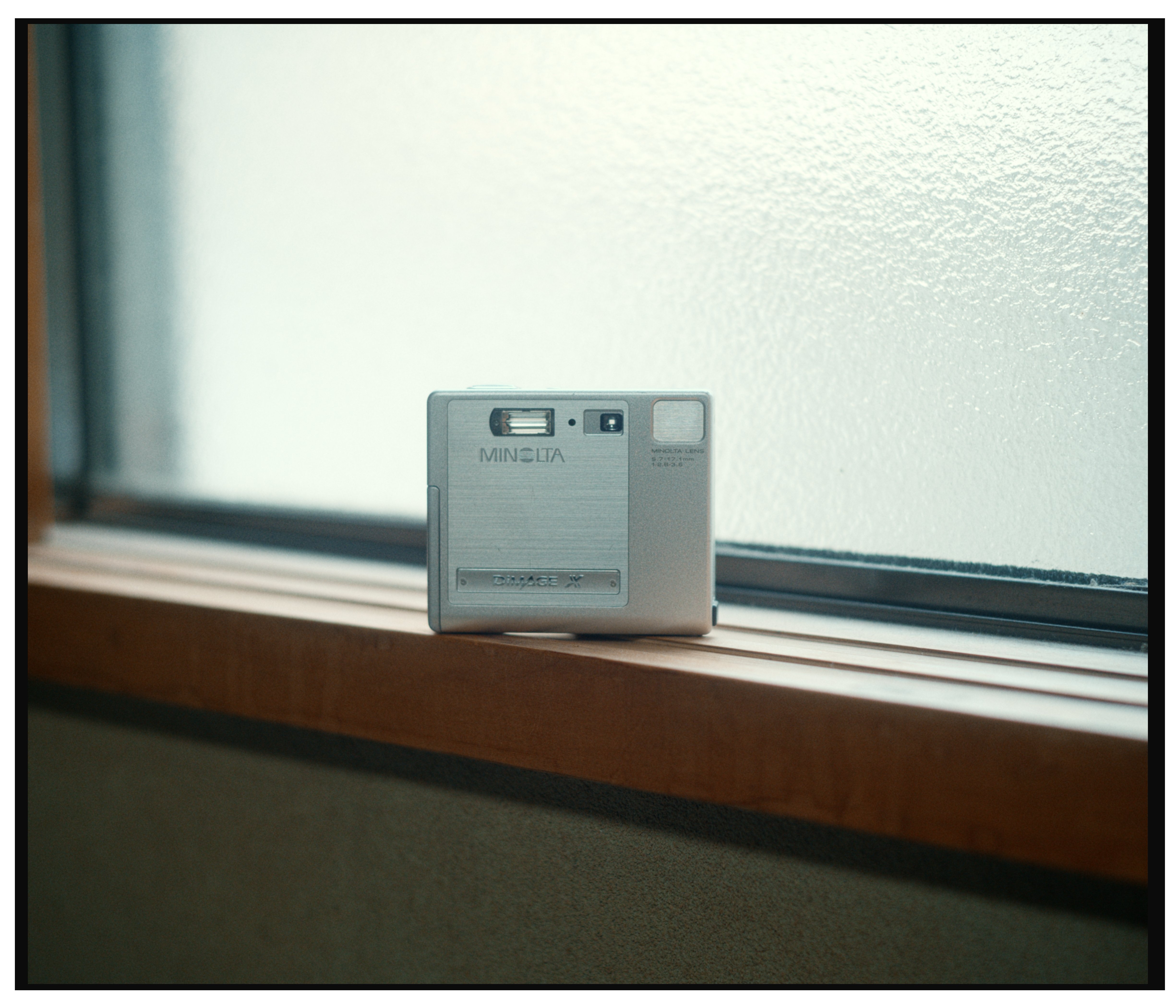 Minolta DiMAGE X】見た目がMDプレイヤーすぎる幻のデジカメ。｜sai