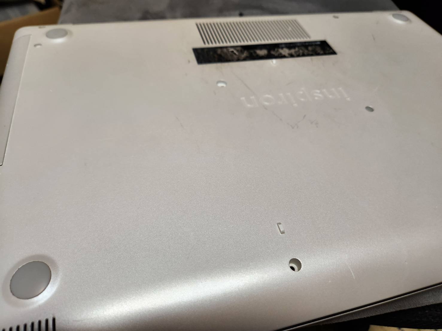 ノートパソコン(DELL)のピープ音トラブルを解決！分解＆掃除で復活させ