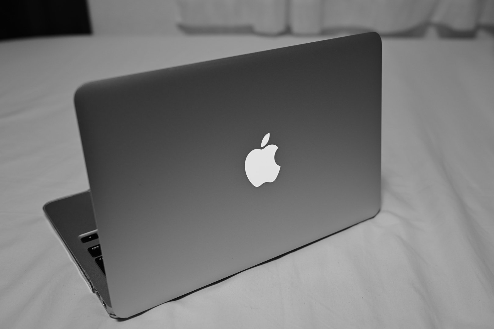 背面アップルロゴが輝く！！macbook Air 11インチ 2014 8GB SSD512GB