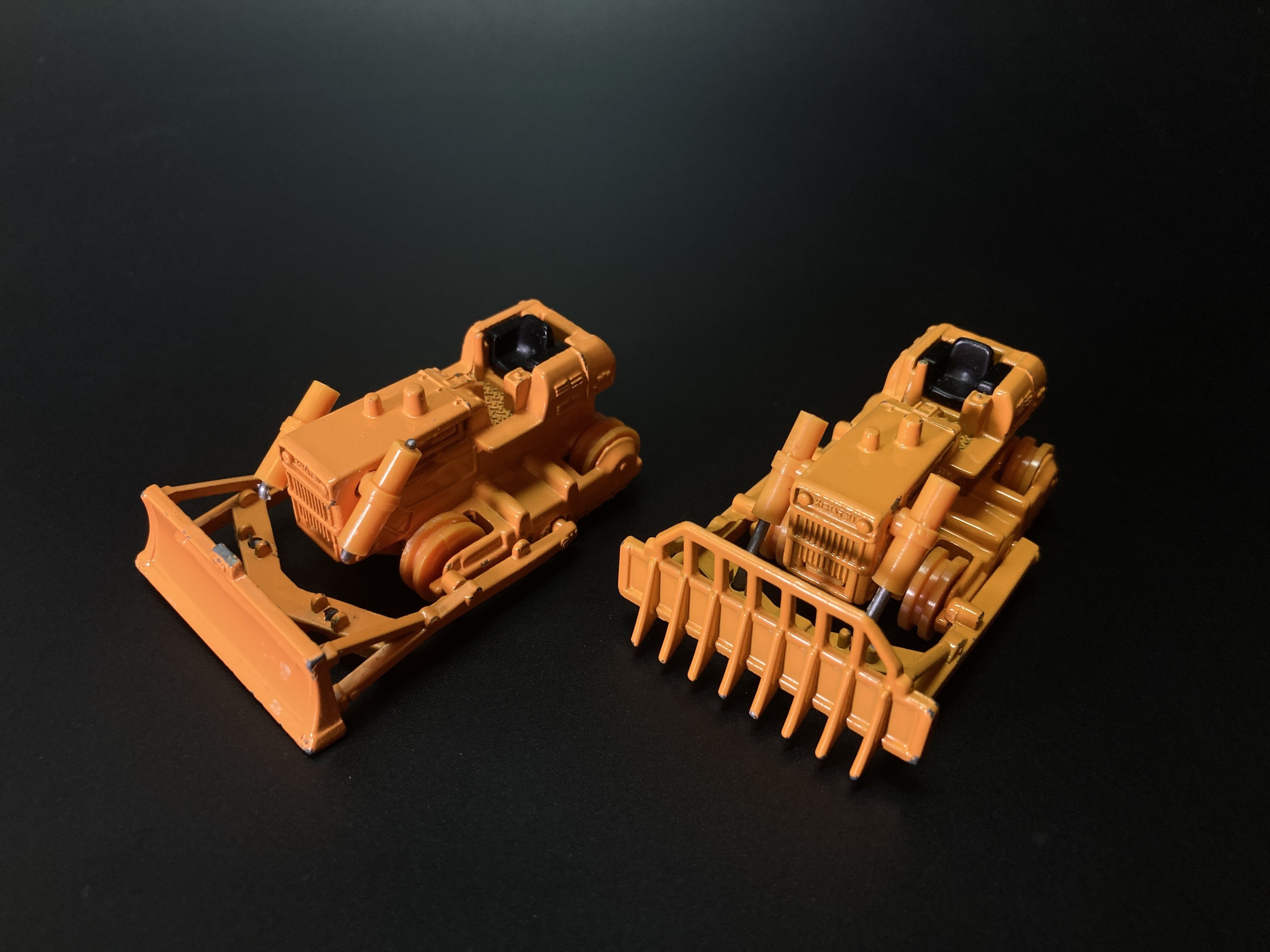 昭和のトミカを振り返る ― 小松ブルドーザD65Aとレーキドーザ｜レトロ