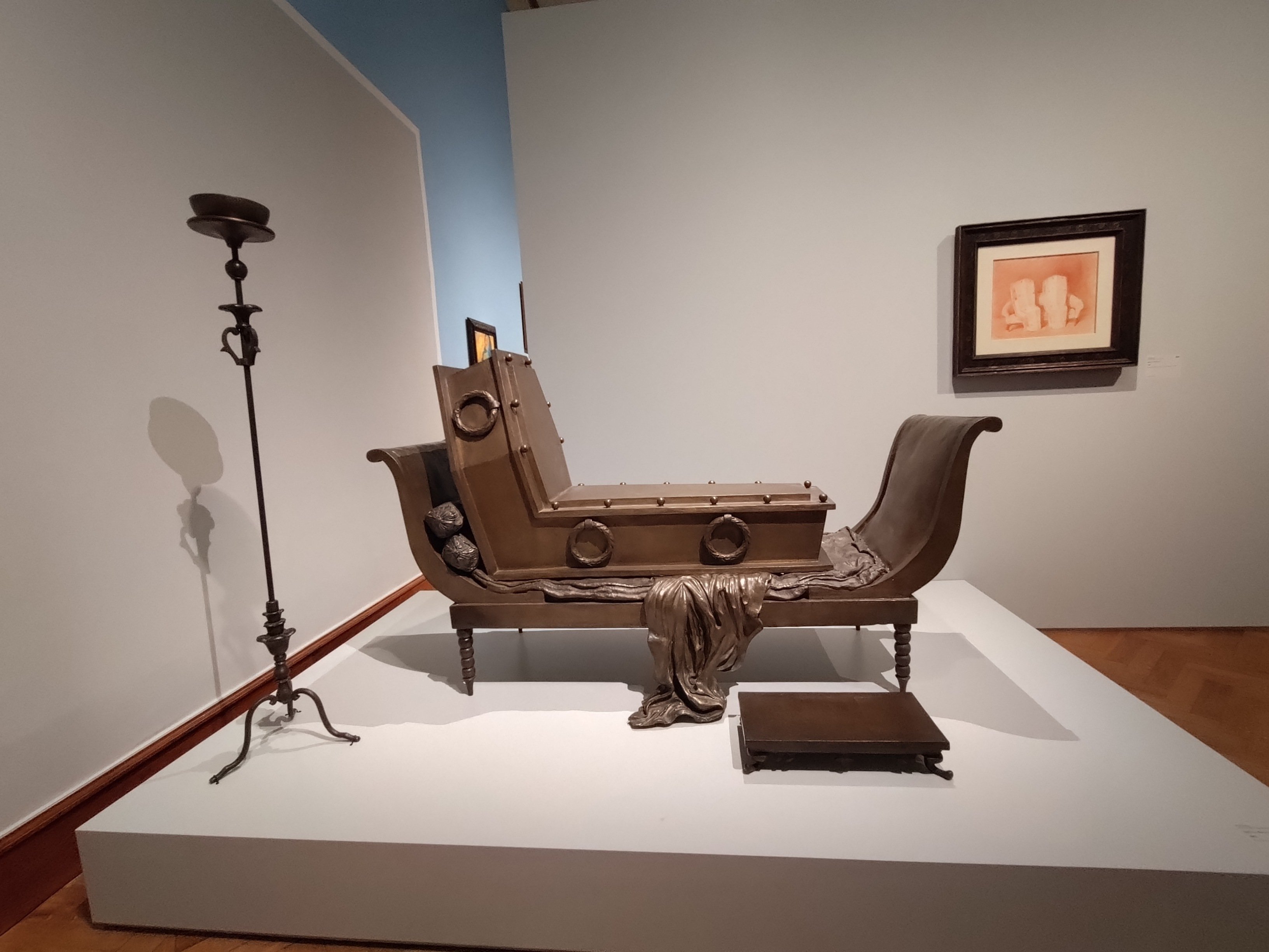 KMSKAのマグリット展：『Magritte: La ligne de vie』 – 現実の境界を